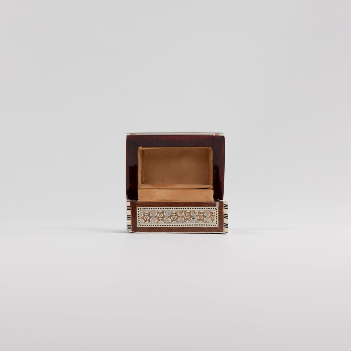 Heritage Jewel: Small Sadaf Keepsake Box 3 in (L) x 4 in (W) x 2 in (H)