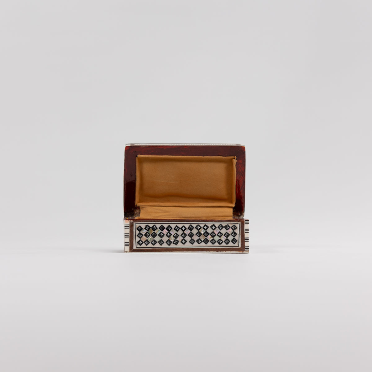 Artisanal Sadaf Treasure Box 3 in (L) x 5 in (W) x 2 in (H)