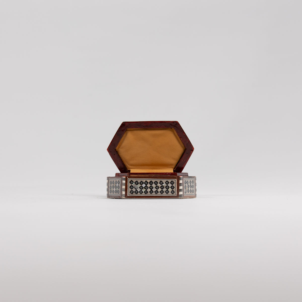 Sadaf Petite Deluxe Inlaid Treasure Box 4 in (L) x 5.5 in (W) x 2 in (H)